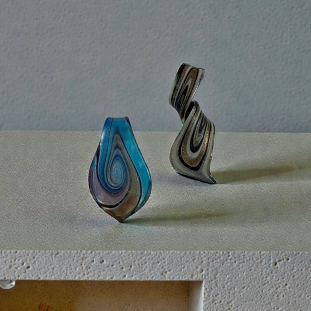🫶🏻 Artistic Blue and Gray Glass Pendants - Picture 1 of 1